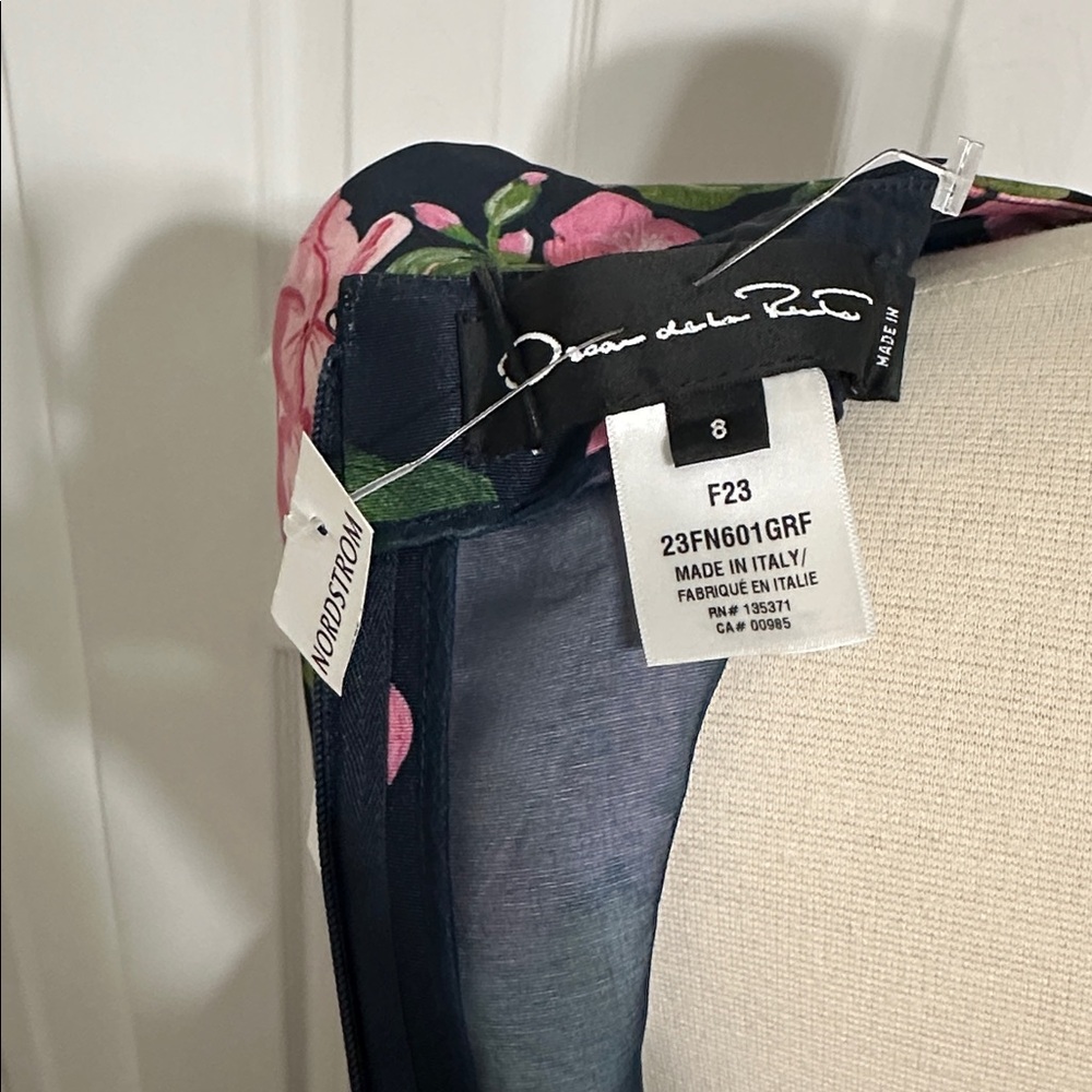 Oscar de la Renta
Geranium Print Belted Faille Dress in Pink/Navy - Picture 7 of 11